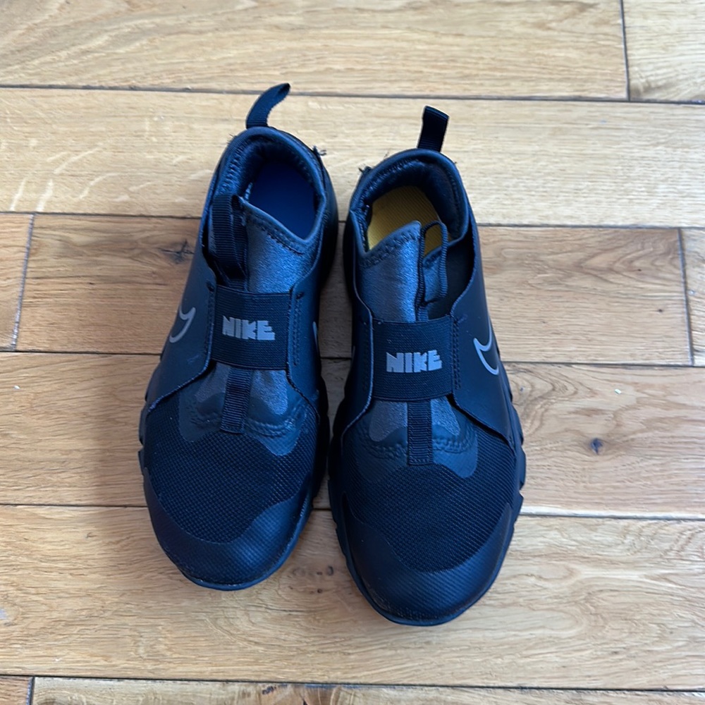 Nike kids 5 1/2 unisex